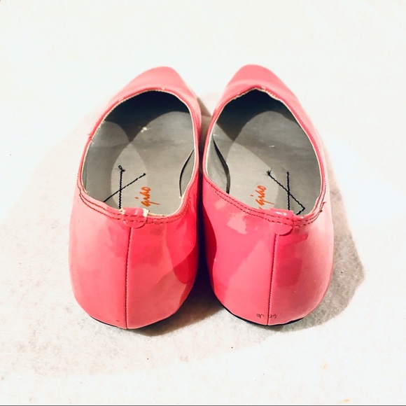 Warm pink pointed toe flats - Picture 3 of 4